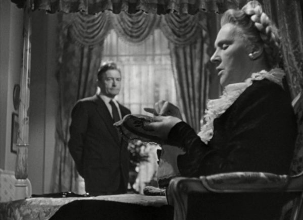 The son forever backgrounded by his mother: Notorious (1946), part of October's consumption